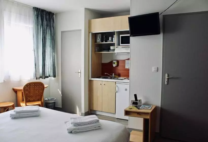 スタンダードスタジオ, Hôtel Le Rivage