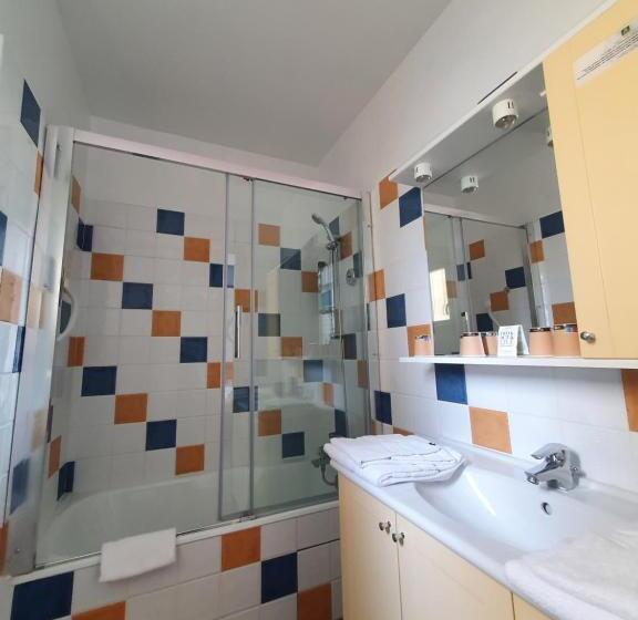 חדר משפחתי צדדי נוף לים, Hôtel Le Rivage