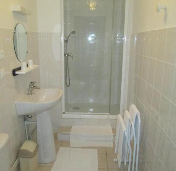 اتاق استاندارد یک نفره, Logis Hôtel Beauséjour