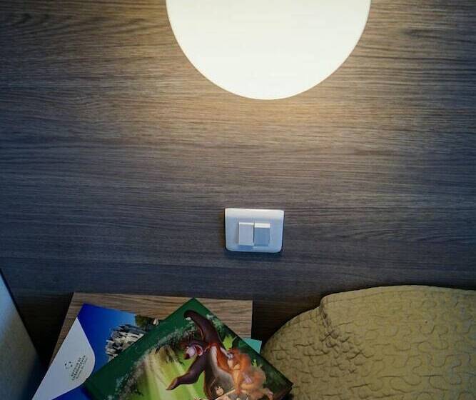 4인용 스탠다드 룸, Logis Hôtel Restaurant Clair Cottage, Chisseaux   Chenonceaux