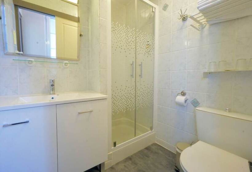 4인용 스탠다드 룸, Logis Hôtel Restaurant Clair Cottage, Chisseaux   Chenonceaux