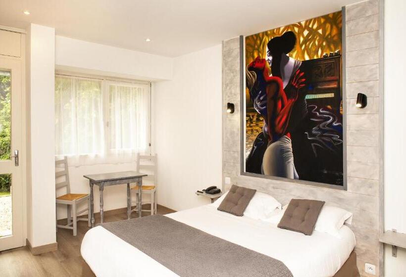 חדר סטנדרט נוף לגינה, Logis Hôtel Restaurant Du Lion D Argent Et Des Tanneries