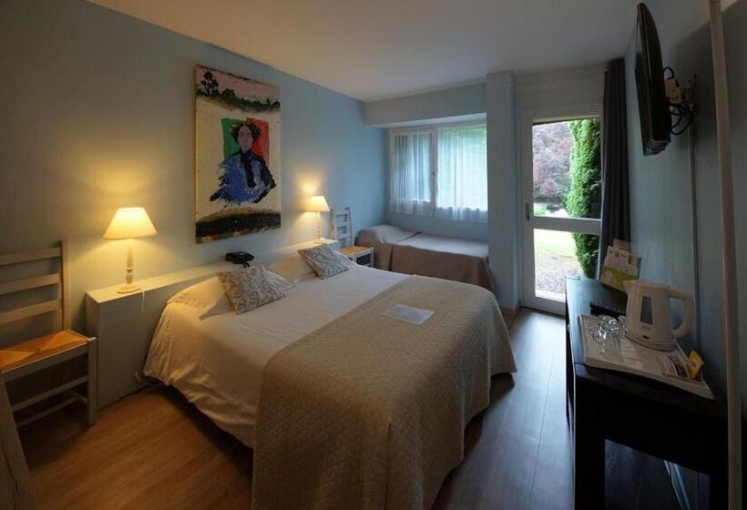 חדר סטנדרט נוף לגינה, Logis Hôtel Restaurant Du Lion D Argent Et Des Tanneries