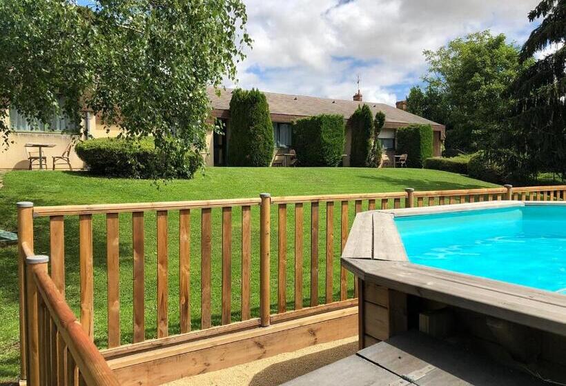 스탠다드 트리플 룸 가든 전망, Logis Hôtel Restaurant Du Lion D Argent Et Des Tanneries