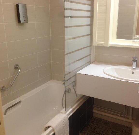 חדר סטנדרט נוף לגינה, Logis Hôtel Restaurant Du Lion D Argent Et Des Tanneries