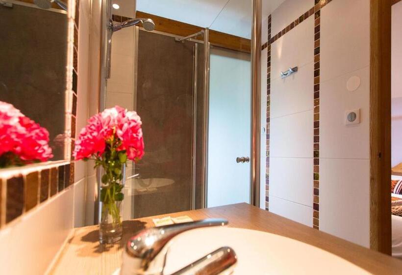 舒适三人间, Logis Hôtel Les Peupliers