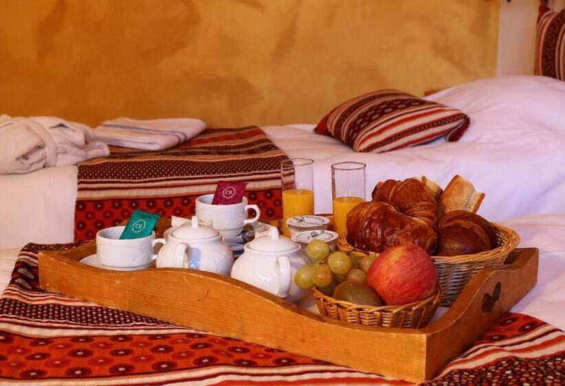Трехместный Номер Комфорт, Logis Hôtel Les Peupliers