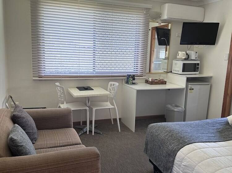 اتاق لوکس, Karuah Motor Inn