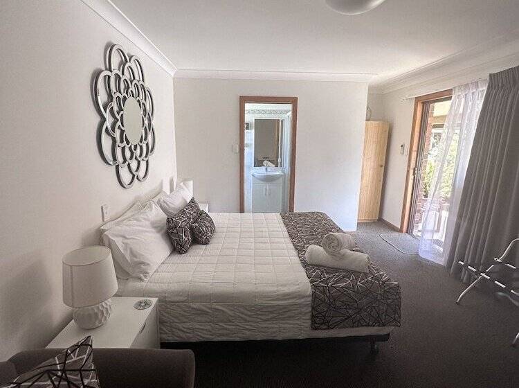 اتاق لوکس, Karuah Motor Inn
