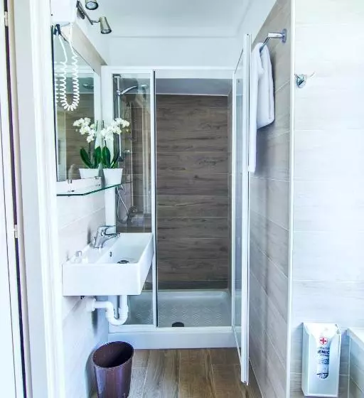 Standard Yhden Hengen Huone, Centro