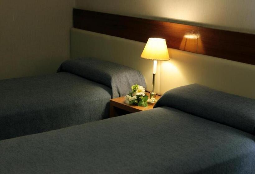 غرفة قياسية رباعية, Libertador