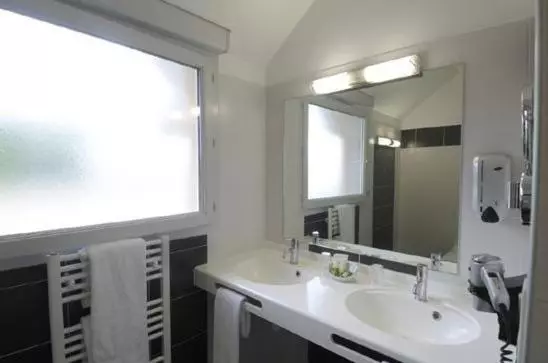 スタンダード４人部屋, Logis Hôtel De La Tour