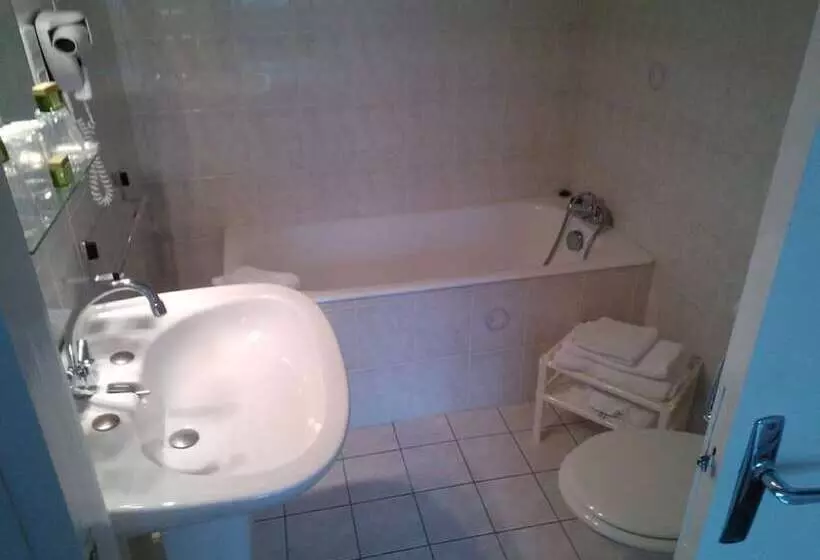 Comfort Kolmen Hengen Huone, Logis Le Franco Belge