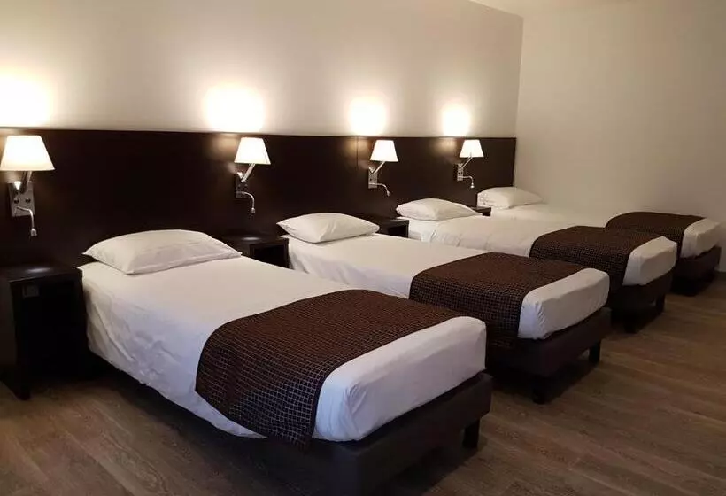 اتاق استاندارد چهار تخته, Nevers