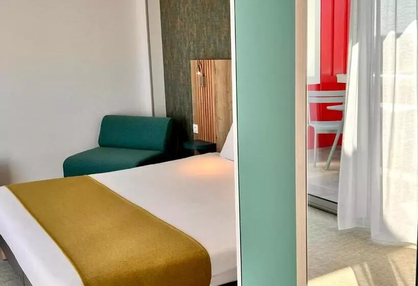 اتاق راحتی سه تخته, The Originals City, Hôtel Le Puech, Narbonne