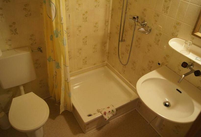 패밀리 룸, Bärghuus Axalp