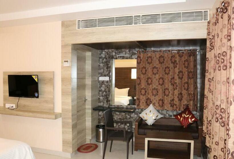 Deluxe Trippelrum, Jeyam Residency