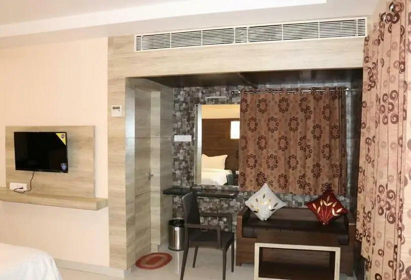 デラックストリプルルーム, Jeyam Residency