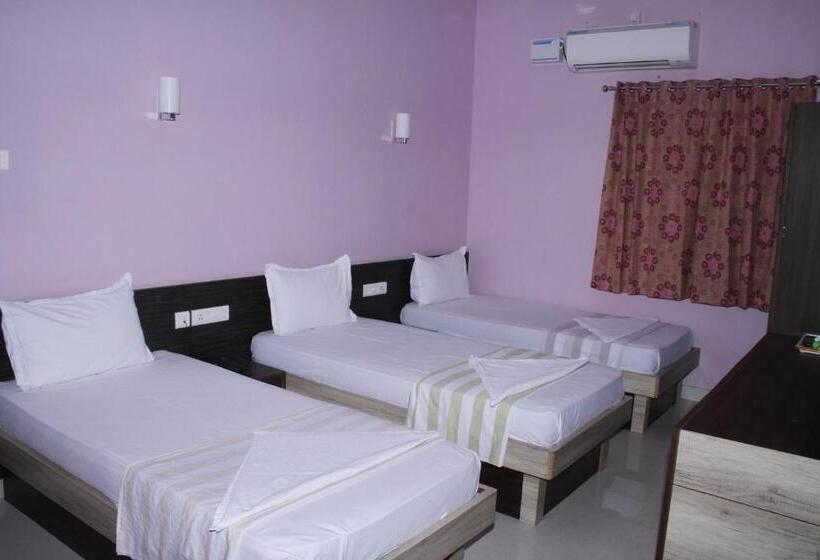 Standard Trippelrum, Jeyam Residency