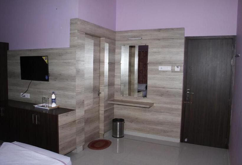 Standard Trippelrum, Jeyam Residency