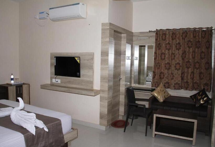 Standard Trippelrum, Jeyam Residency