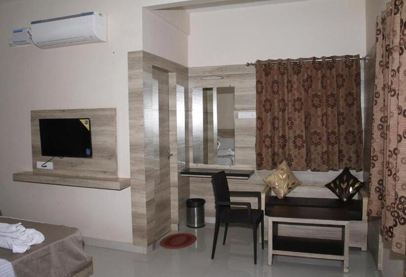 Standard Trippelrum, Jeyam Residency