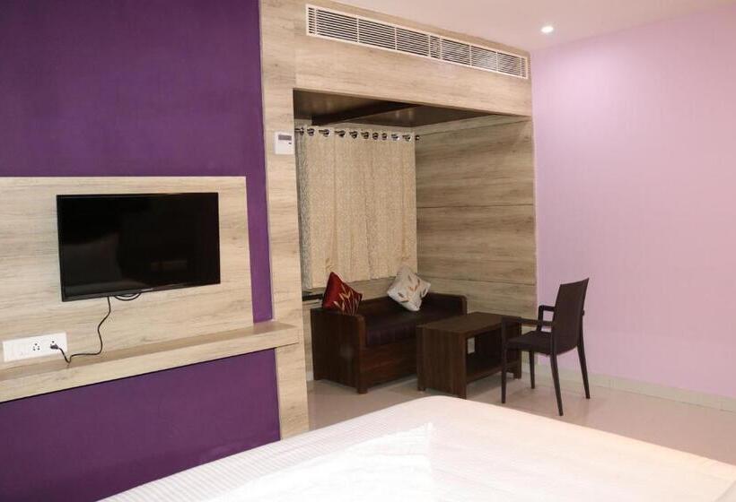 Deluxe Trippelrum, Jeyam Residency