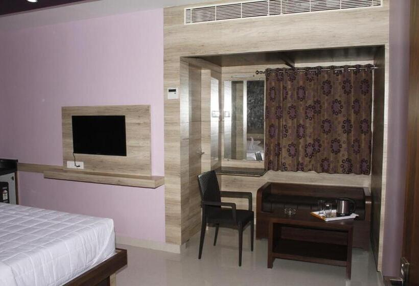 Deluxe Trippelrum, Jeyam Residency