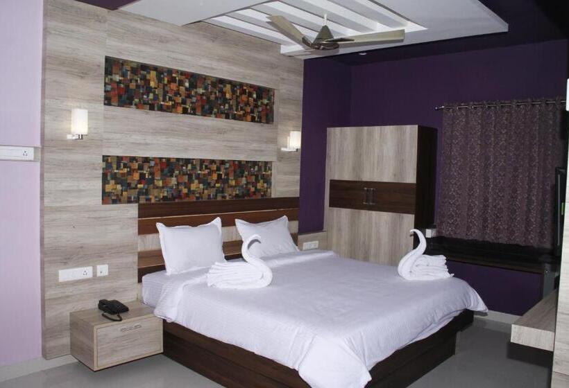 Deluxe Trippelrum, Jeyam Residency
