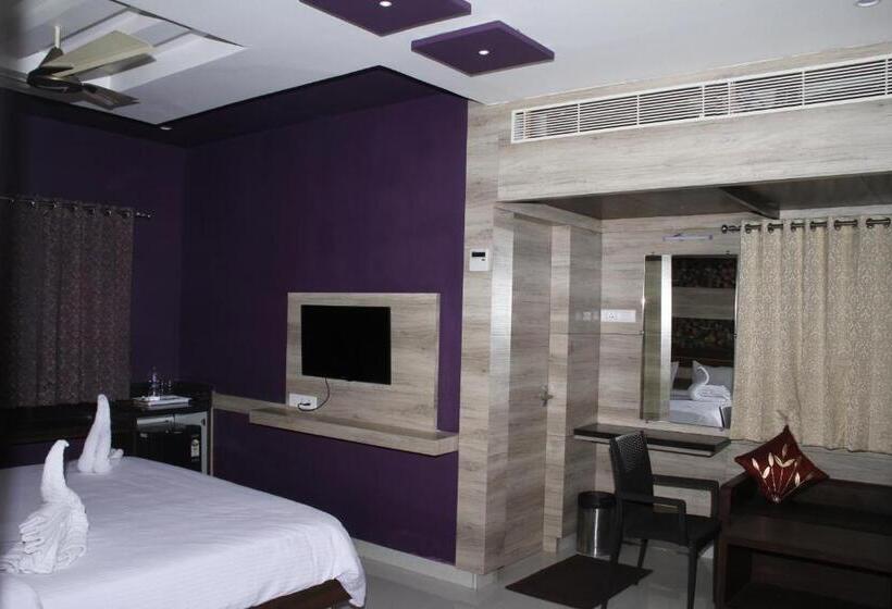 Deluxe Trippelrum, Jeyam Residency