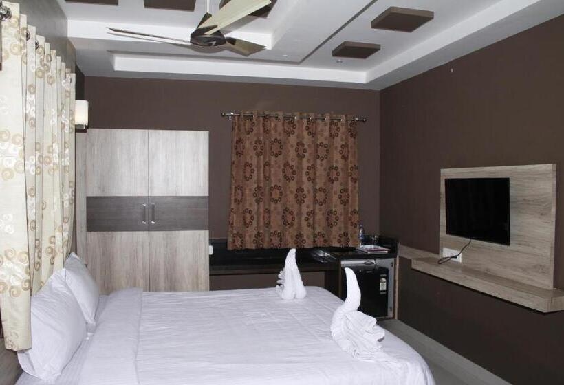 Deluxe Trippelrum, Jeyam Residency