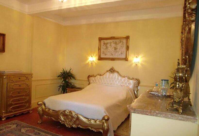 جناح مطلّ علي الحديقة, Château Rieutort