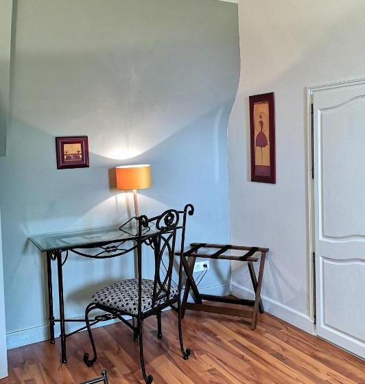 Номер Комфорт, De La Pagézie