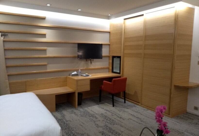 חדר סטנדרט לארבעה, Des Voyageurs