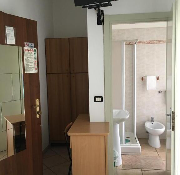 غرفة قياسية فردية, Dora