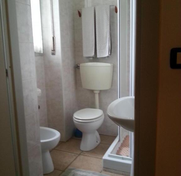 غرفة قياسية فردية, Dora