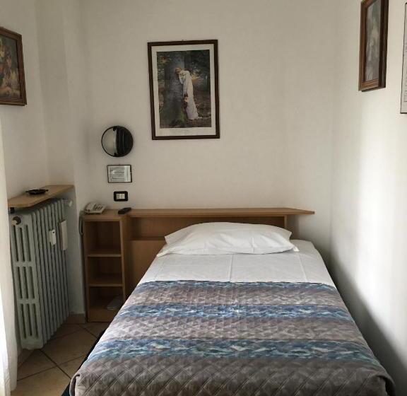 غرفة قياسية فردية, Dora