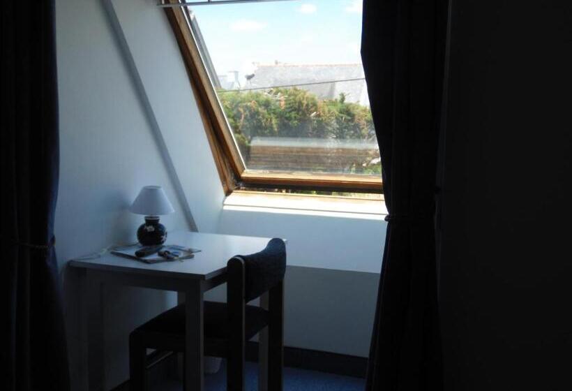 חדר סטנדרט לשלושה, Hôtel Du Petit Matelot