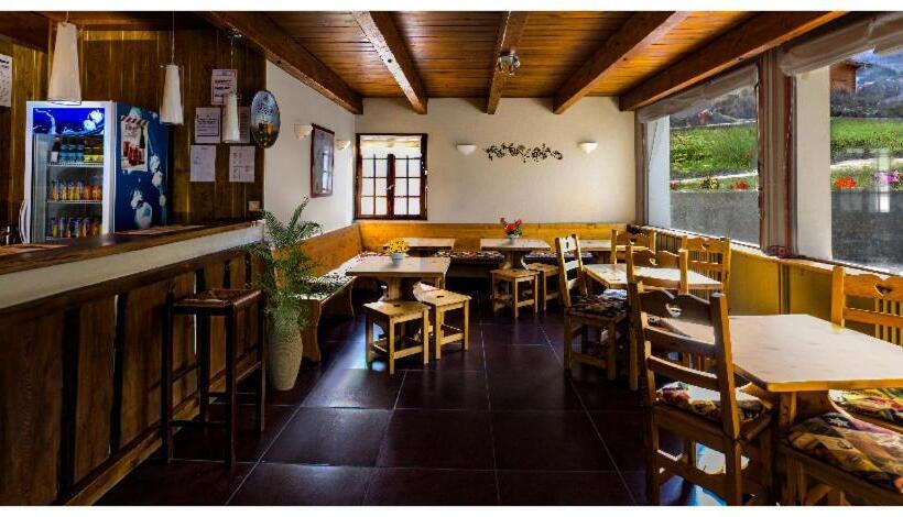 اتاق راحتی, La Bonne Auberge