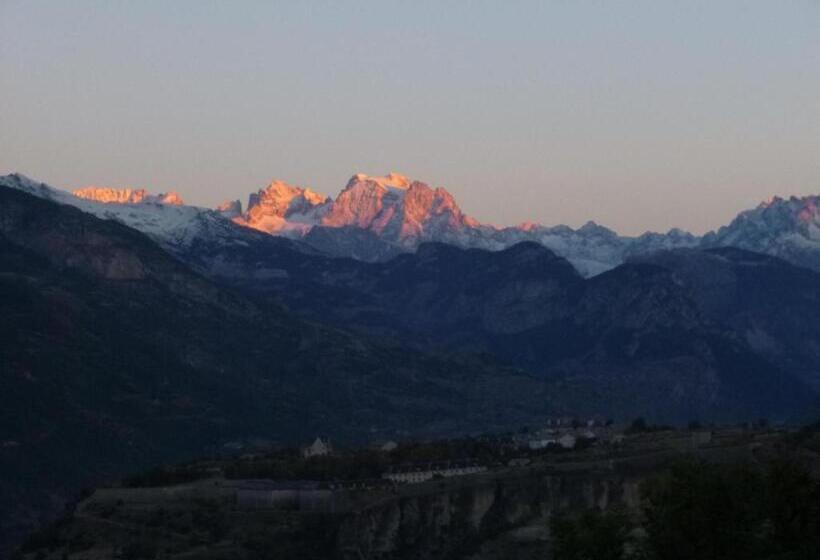 اتاق استاندارد سه نفره, La Bonne Auberge