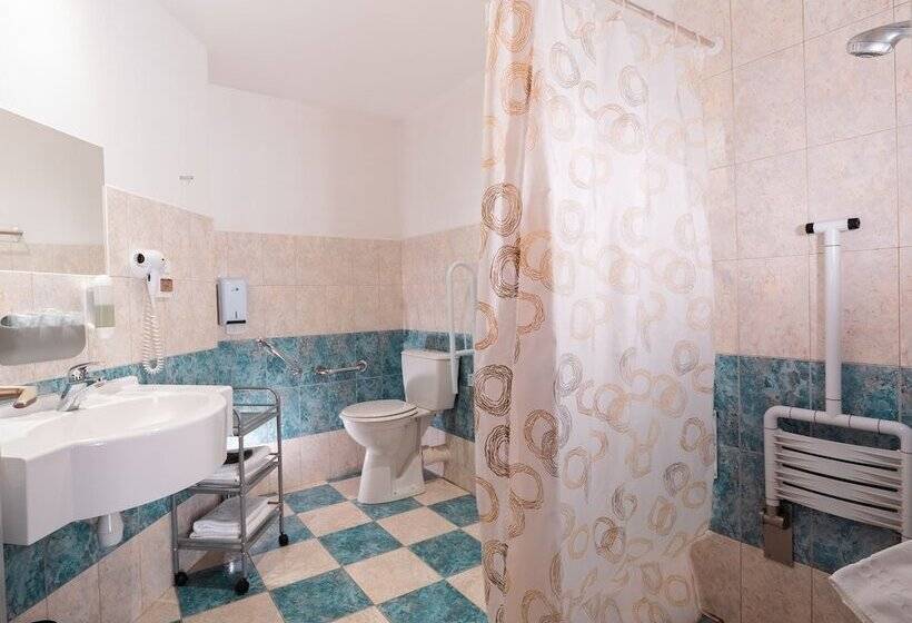 スタンダードトリプルルーム, La Vieille Auberge Du Lac