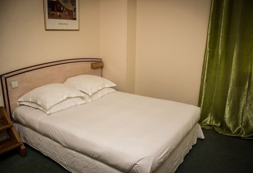 标准三人间, Le Terminus