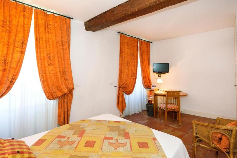 Номер Стандарт, Logis Hôtels   Hôtel Restaurant Du Midi
