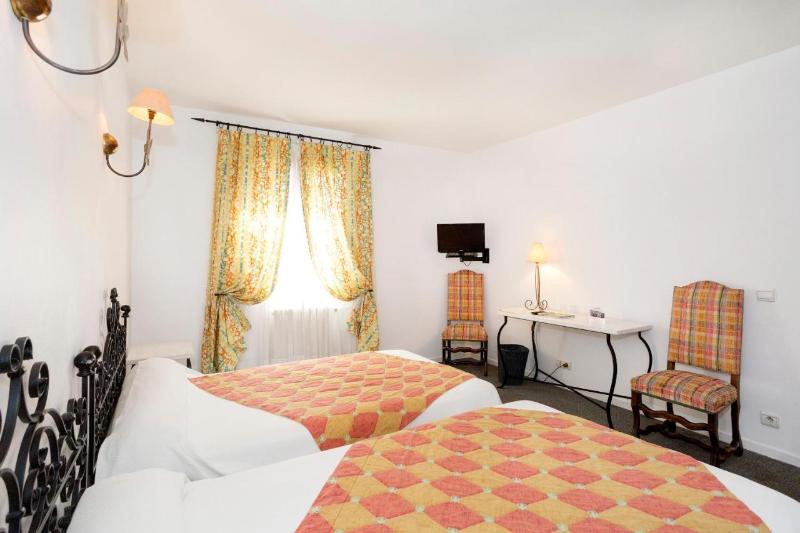 Номер Стандарт, Logis Hôtels   Hôtel Restaurant Du Midi