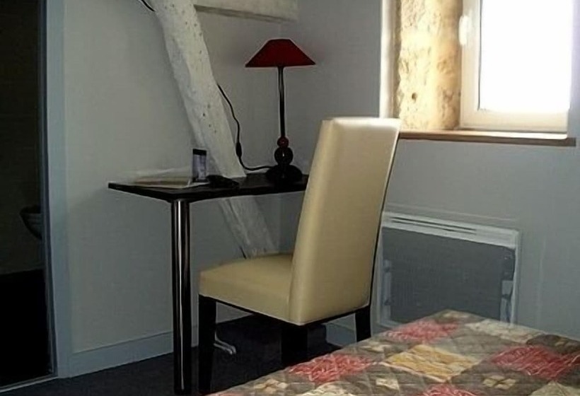 غرفة كومفورت, Logis Hotels  Auberge De La Tour   Hôtel Et Restaurant