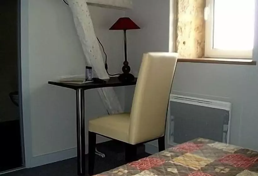 コンフォートルーム, Logis Hotels  Auberge De La Tour   Hôtel Et Restaurant