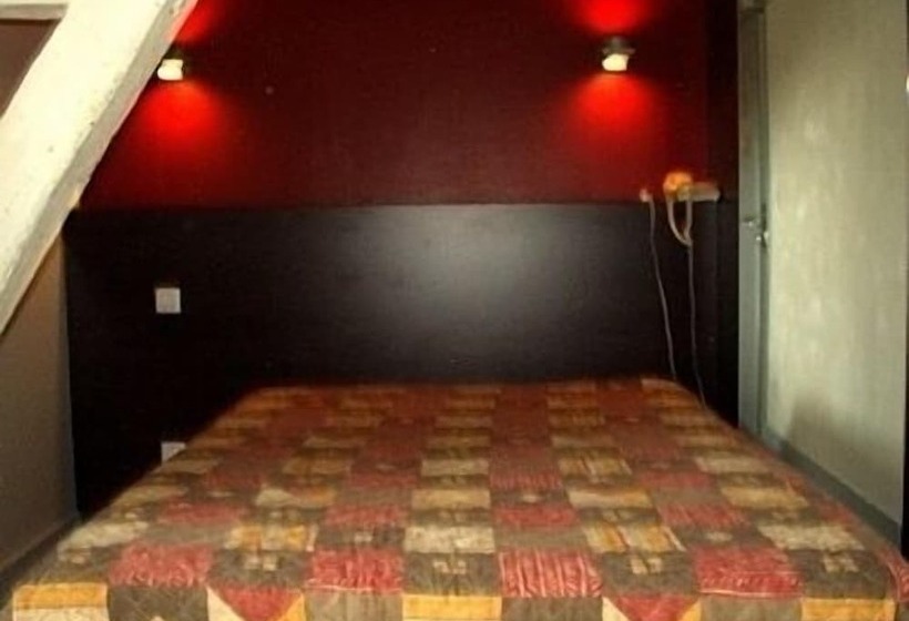 غرفة كومفورت, Logis Hotels  Auberge De La Tour   Hôtel Et Restaurant