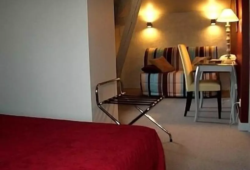 スイート, Logis Hotels  Auberge De La Tour   Hôtel Et Restaurant
