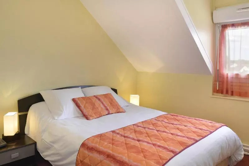 Standard Room, Logis Hôtels Restaurant Le Dauphin