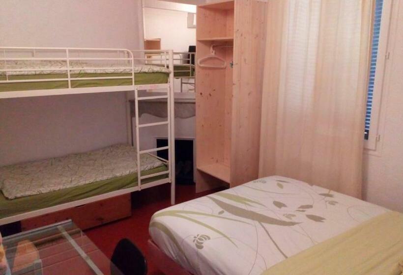 سرير فى غرفة مشتركه, Crew Lighthouse   Hostel